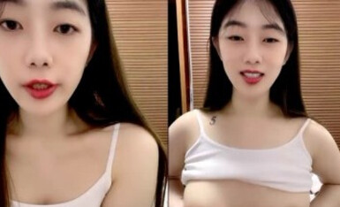 七彩主播--幼校老师 ：极品在校大奶老师~B粉嫩啊~爱了爱了，校园清纯，回家露大淫屄，判若两人